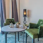Boutique Acacia
