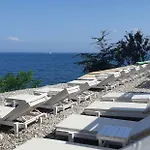 Boutique Acacia 4* لوفغان