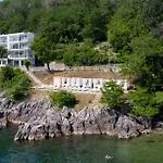 Boutique Acacia Hotel 4*