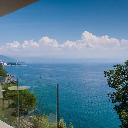 Boutique Acacia Hotel 4*