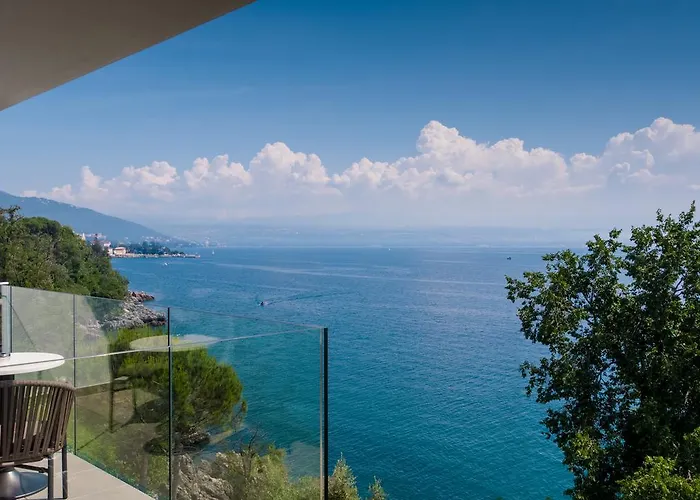 Boutique Acacia Hotel 4*